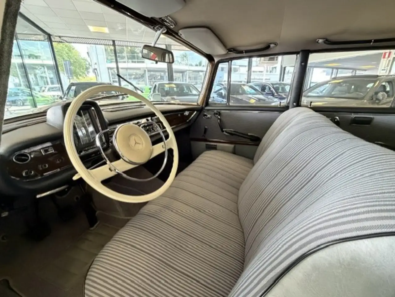 Mercedes-Benz 220 S Compleet Gerestaureerd in Nieuwstaat, foto 8