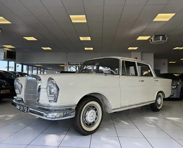 Mercedes-Benz 220 S Compleet Gerestaureerd in Nieuwstaat