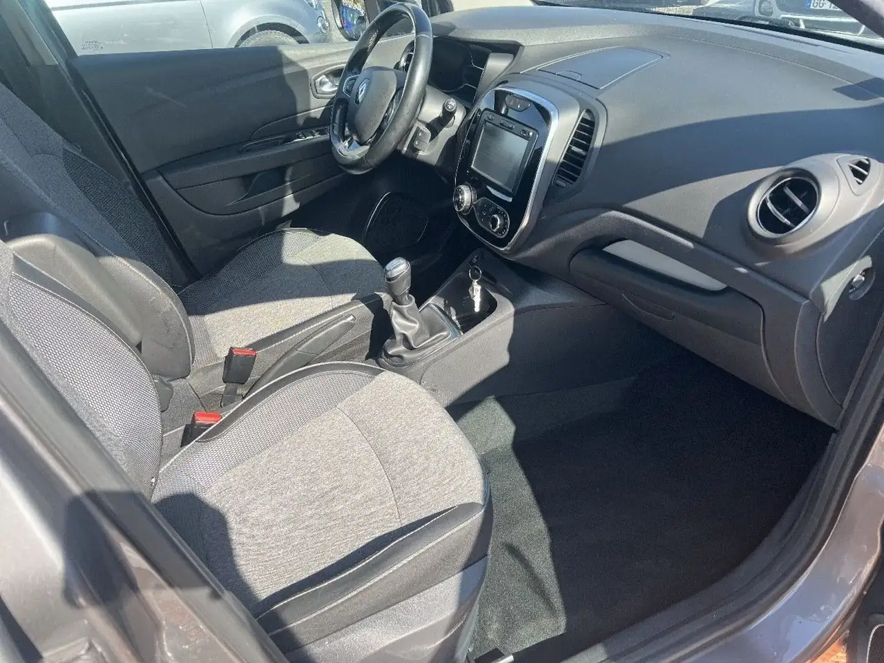 Renault Captur — photo 17
