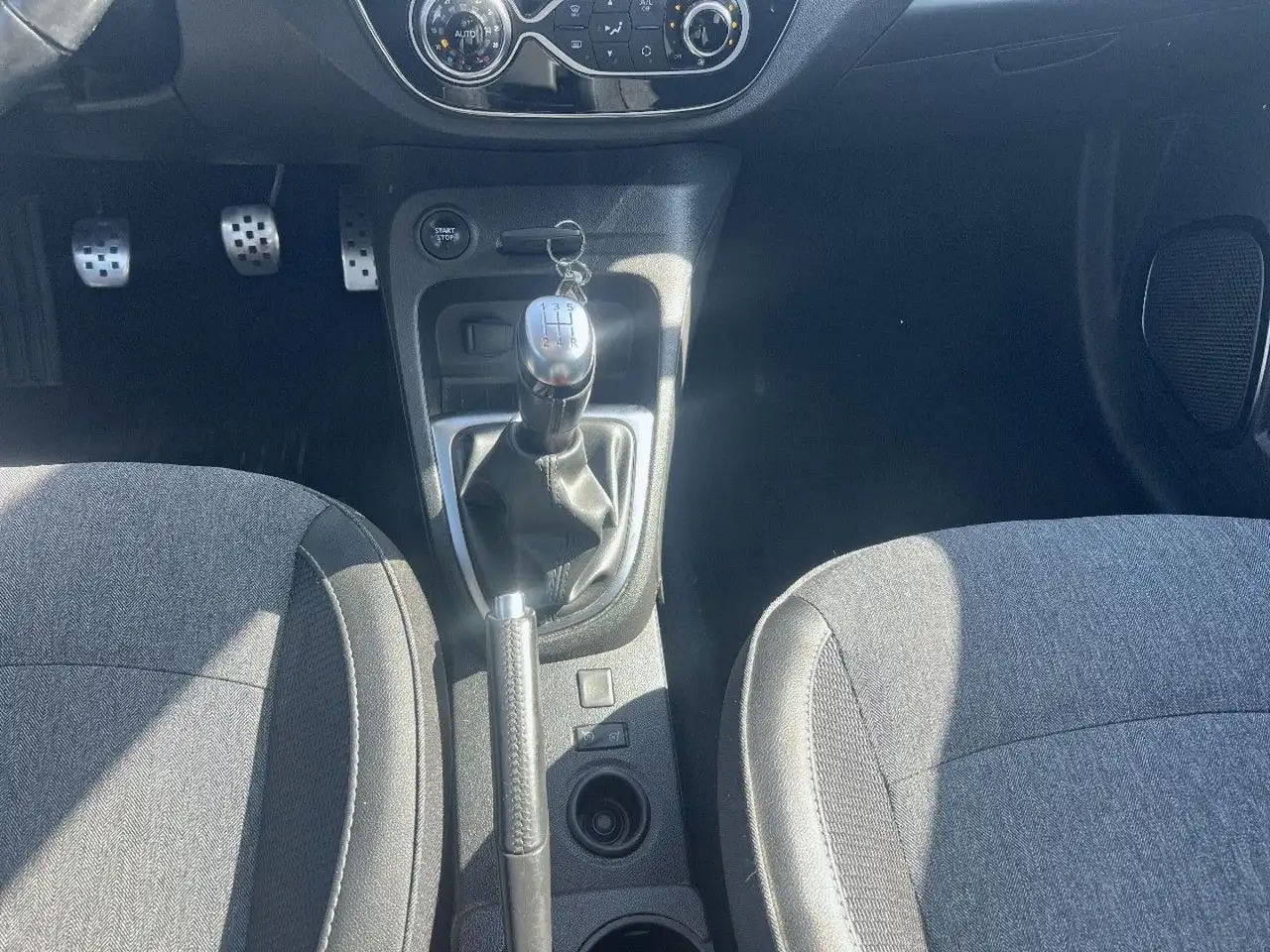Renault Captur — photo 22