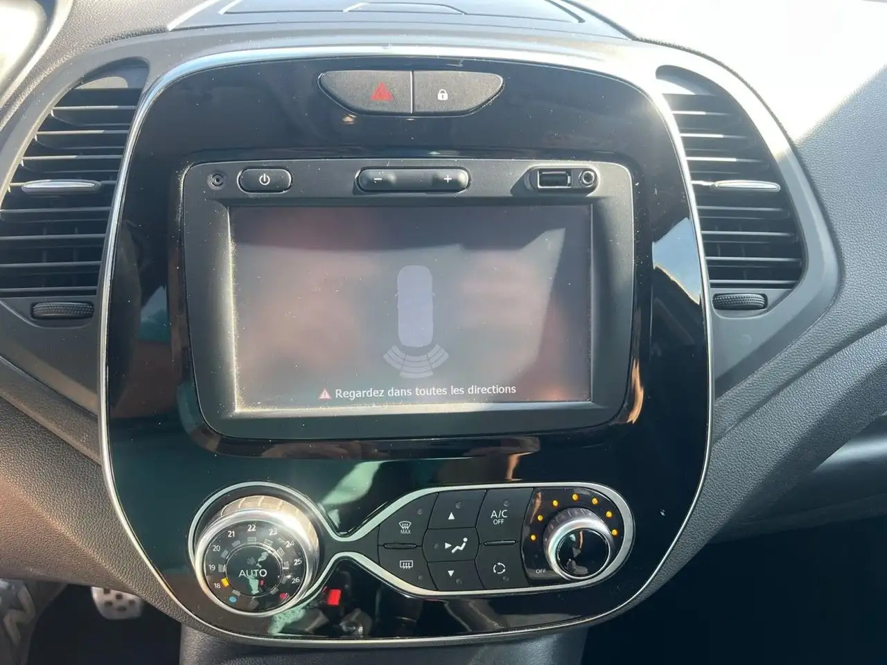 Renault Captur — photo 24