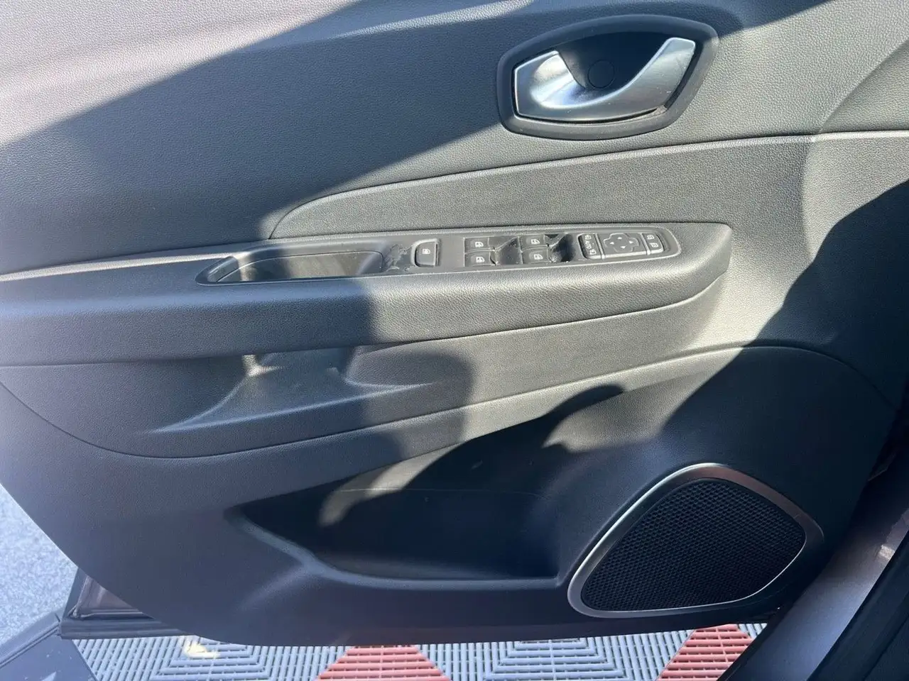 Renault Captur — photo 29