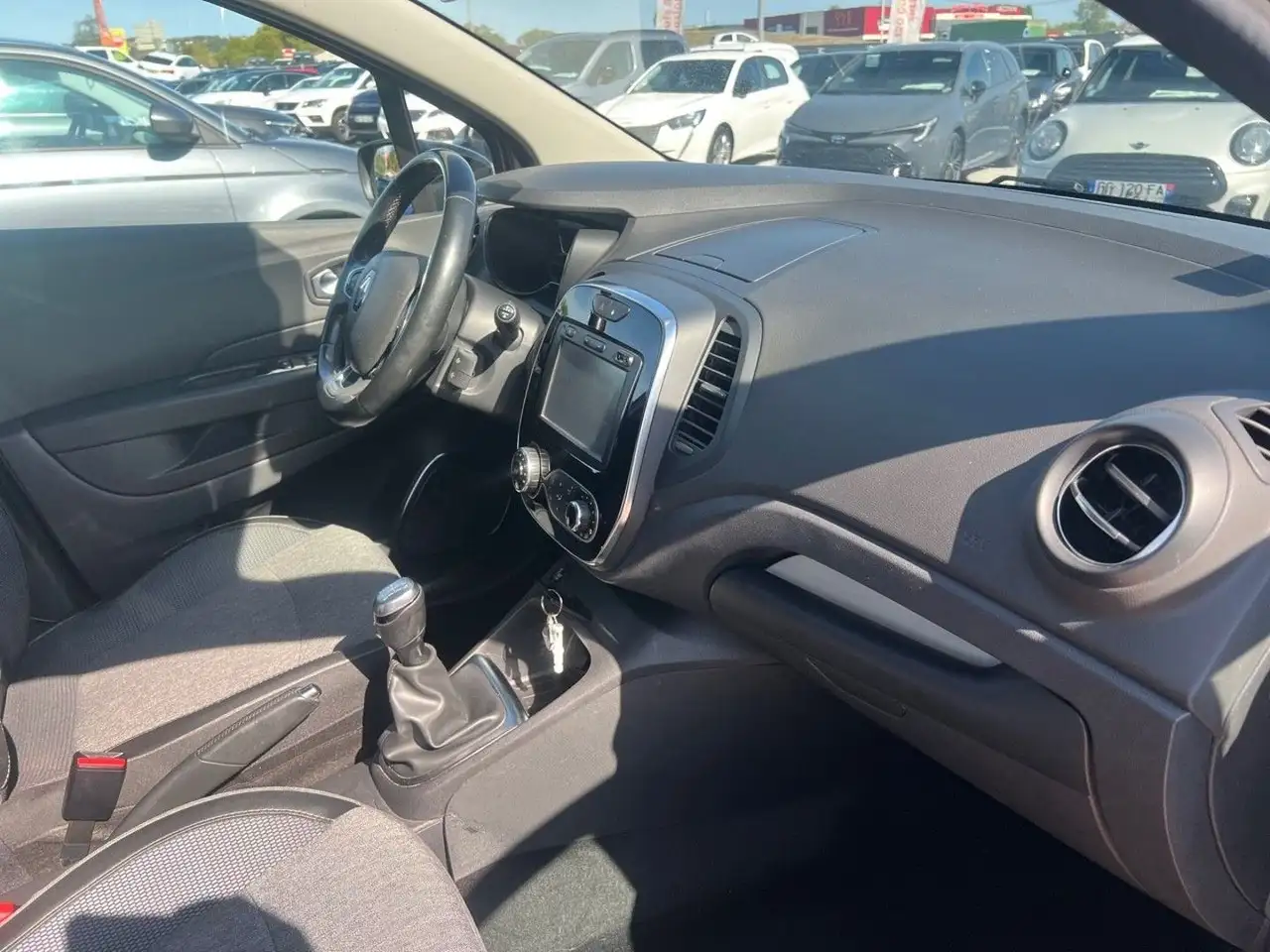 Renault Captur — photo 18