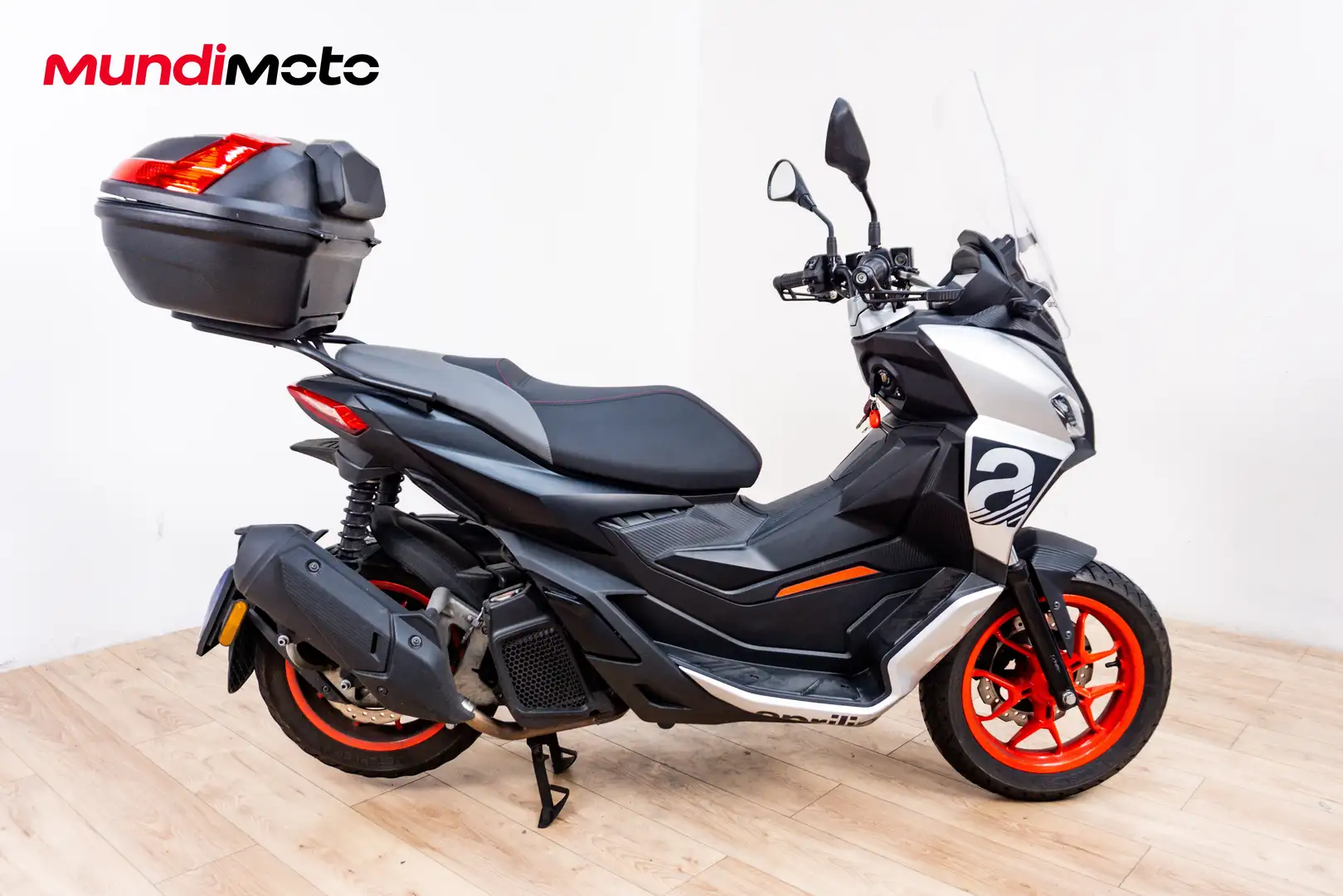 Aprilia SR GT 125 - 1