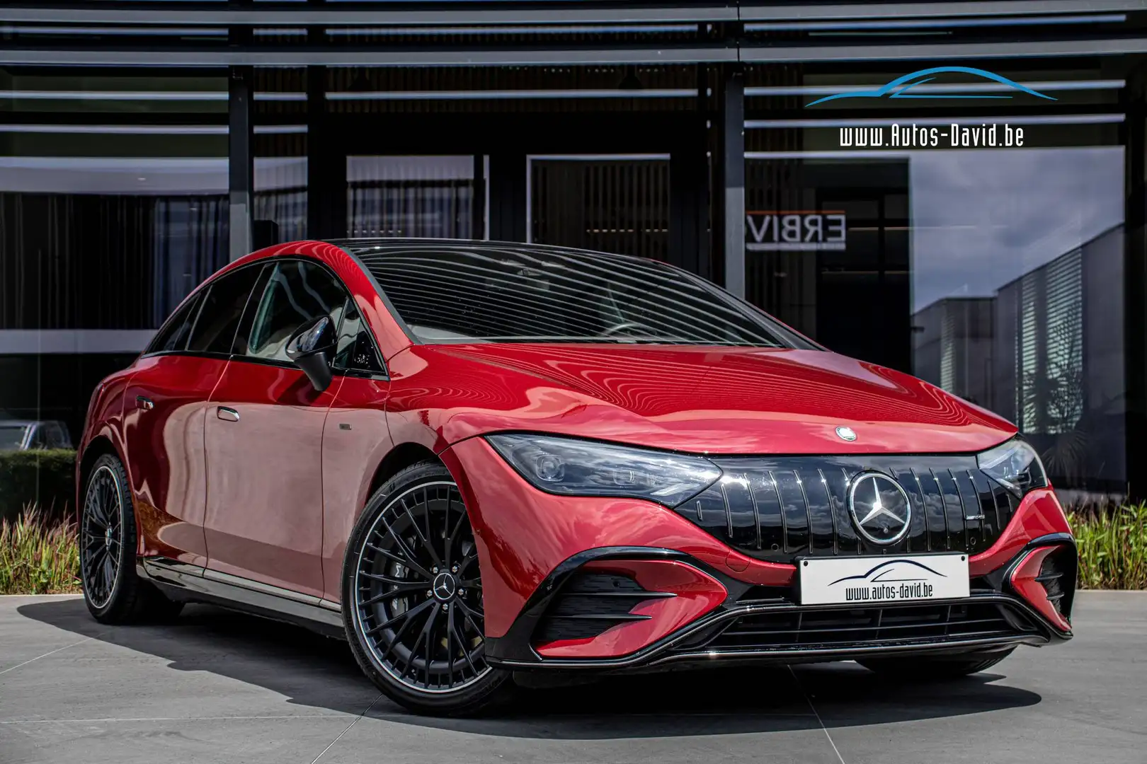 Mercedes-Benz EQE 43 AMG 4Matic EV / ZITKINEMATICA / APPLE CARPLAY / 360° / PARKEERASSISTENT / PANO DAK / KEYLESS GO / BURMESTER Rot - 1