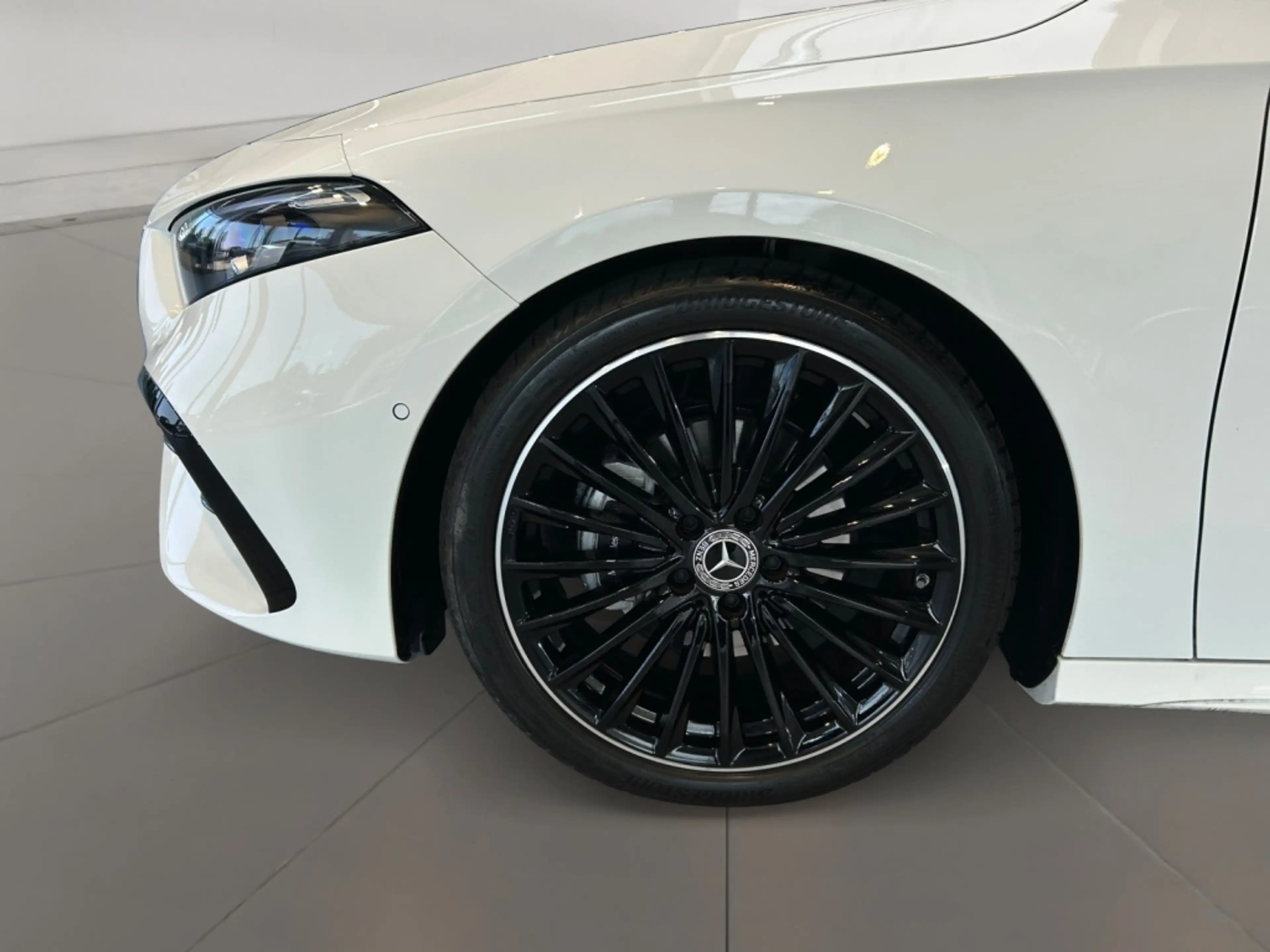 Mercedes-Benz A 200 AMG AMG+MBUX+MBeam+Night+Wide+Cam+LED+Navi — photo 8