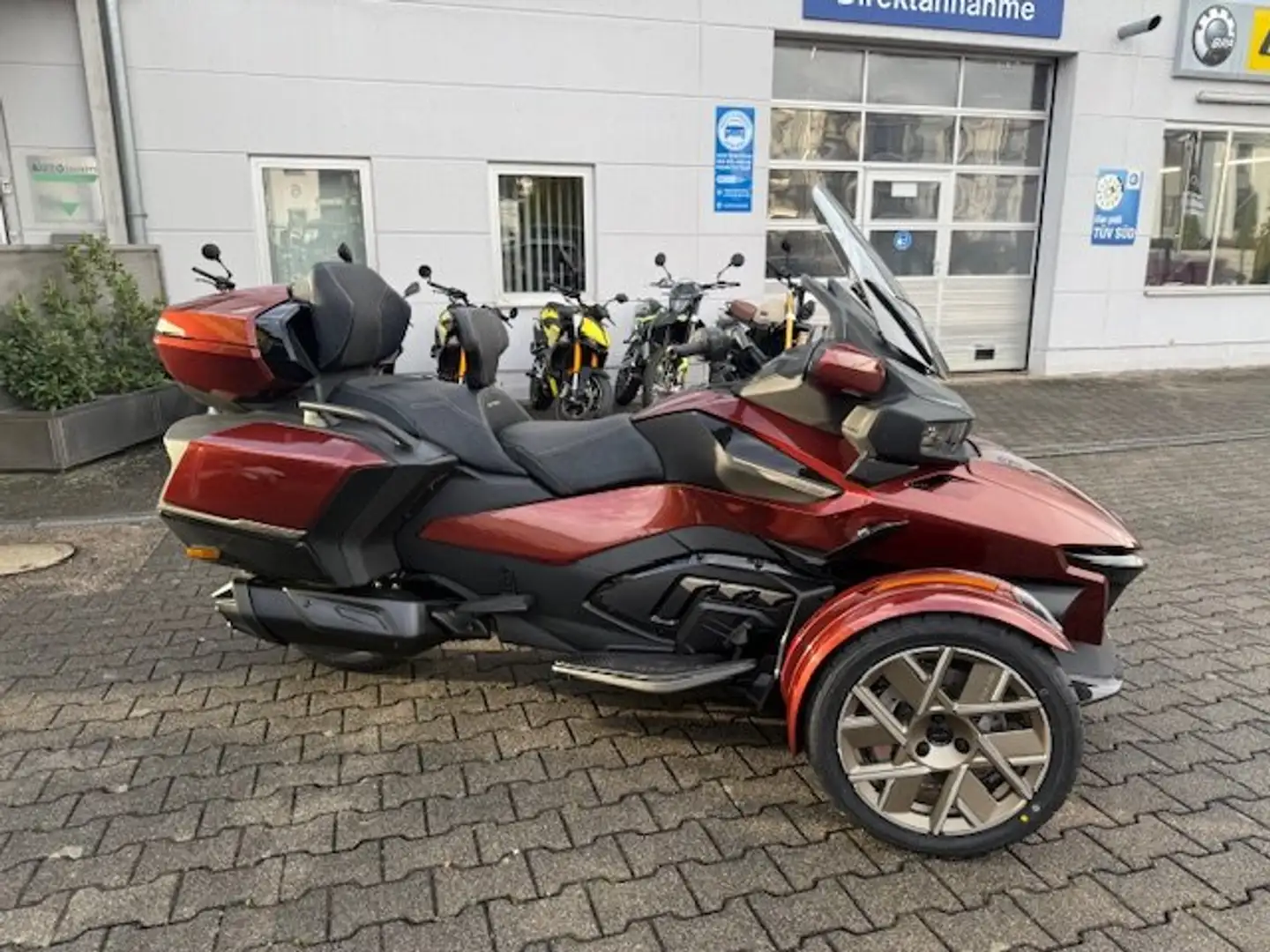 Can-Am Spyder RT Limited LTD Sea to Sky - 1