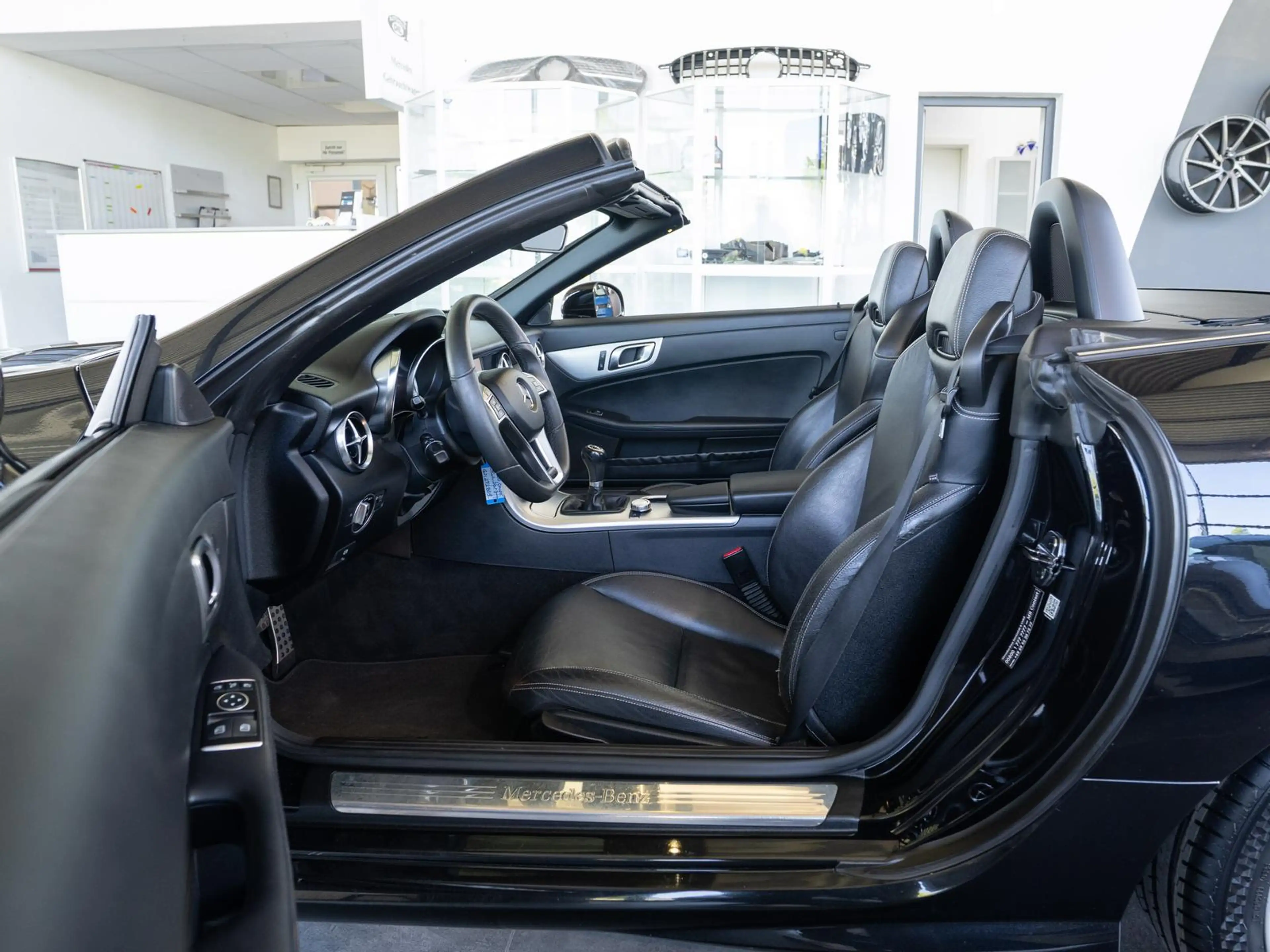 Mercedes-Benz SLK 200 *AMG*PANO*SCHECKHEFT*AIRSCARF*LEDER* — photo 10