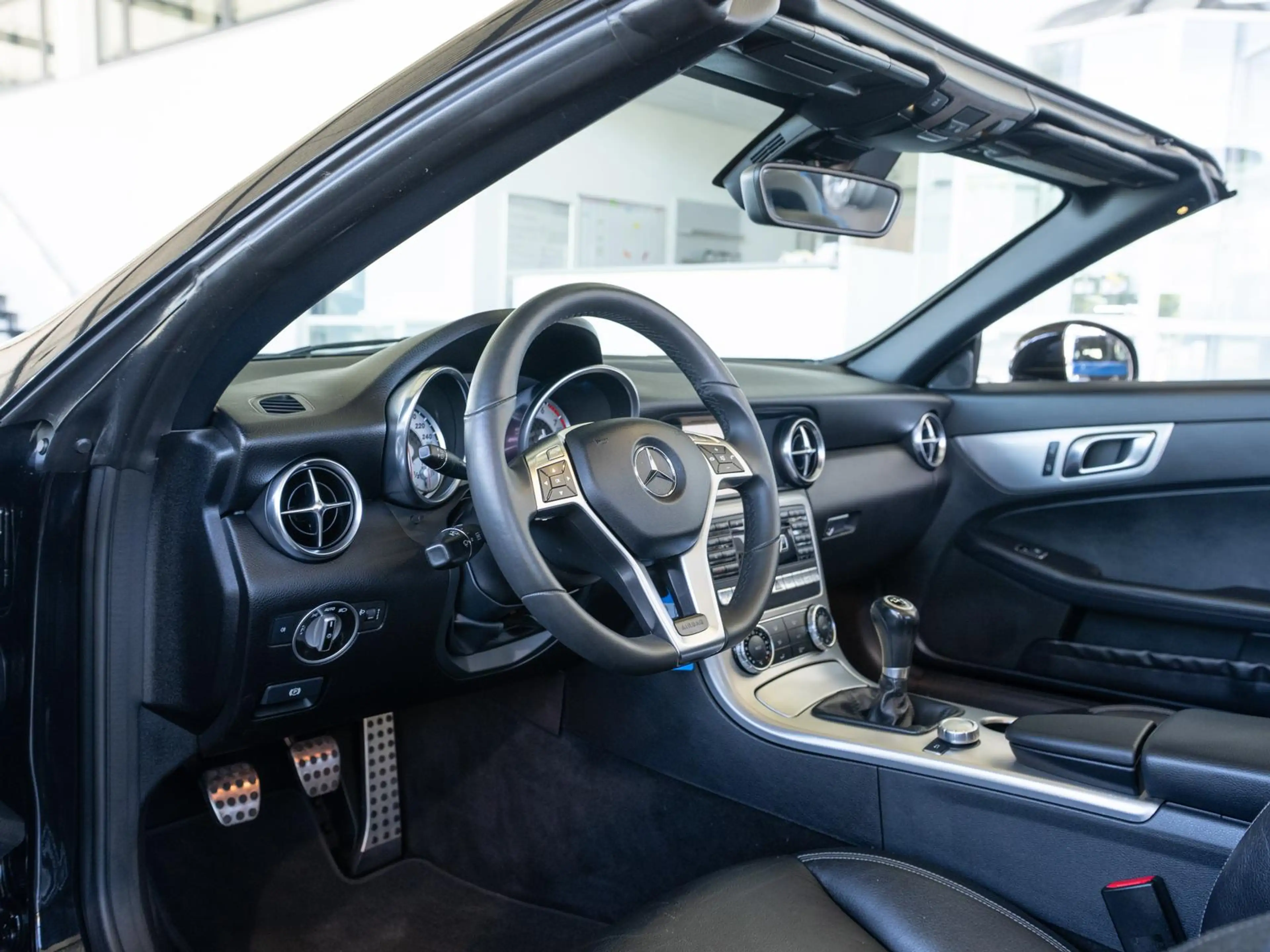 Mercedes-Benz SLK 200 *AMG*PANO*SCHECKHEFT*AIRSCARF*LEDER* — photo 14