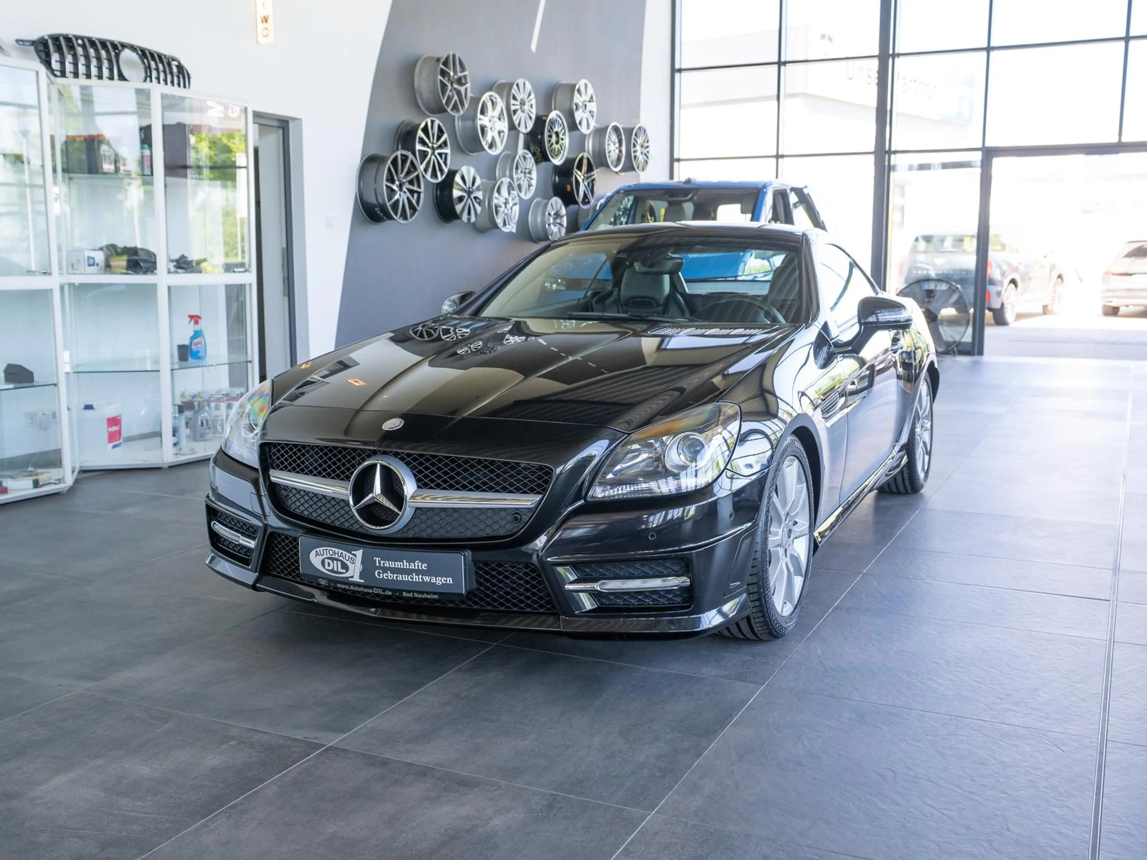 Mercedes-Benz SLK 200 *AMG*PANO*SCHECKHEFT*AIRSCARF*LEDER* — photo 3