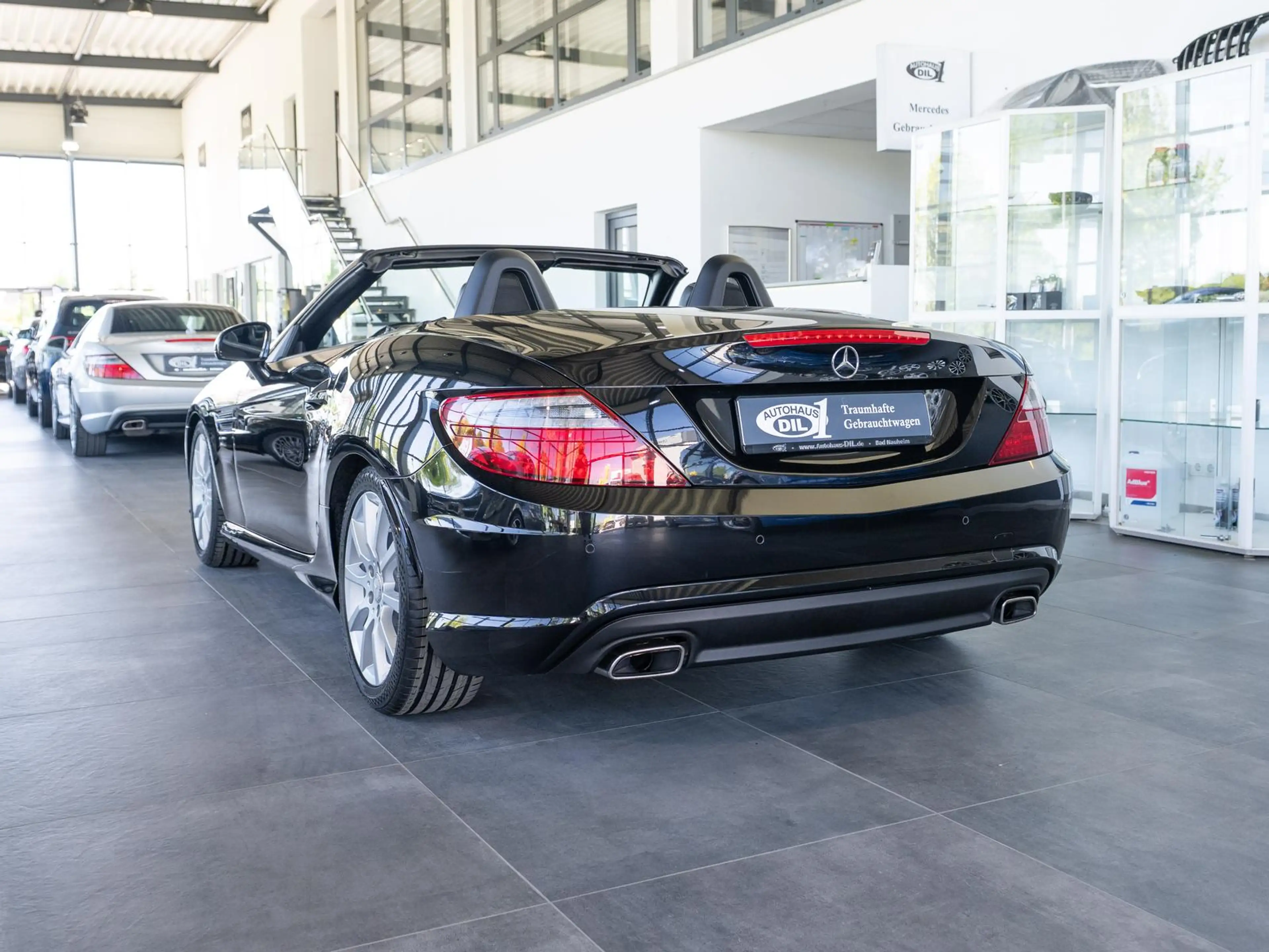 Mercedes-Benz SLK 200 *AMG*PANO*SCHECKHEFT*AIRSCARF*LEDER* — photo 6