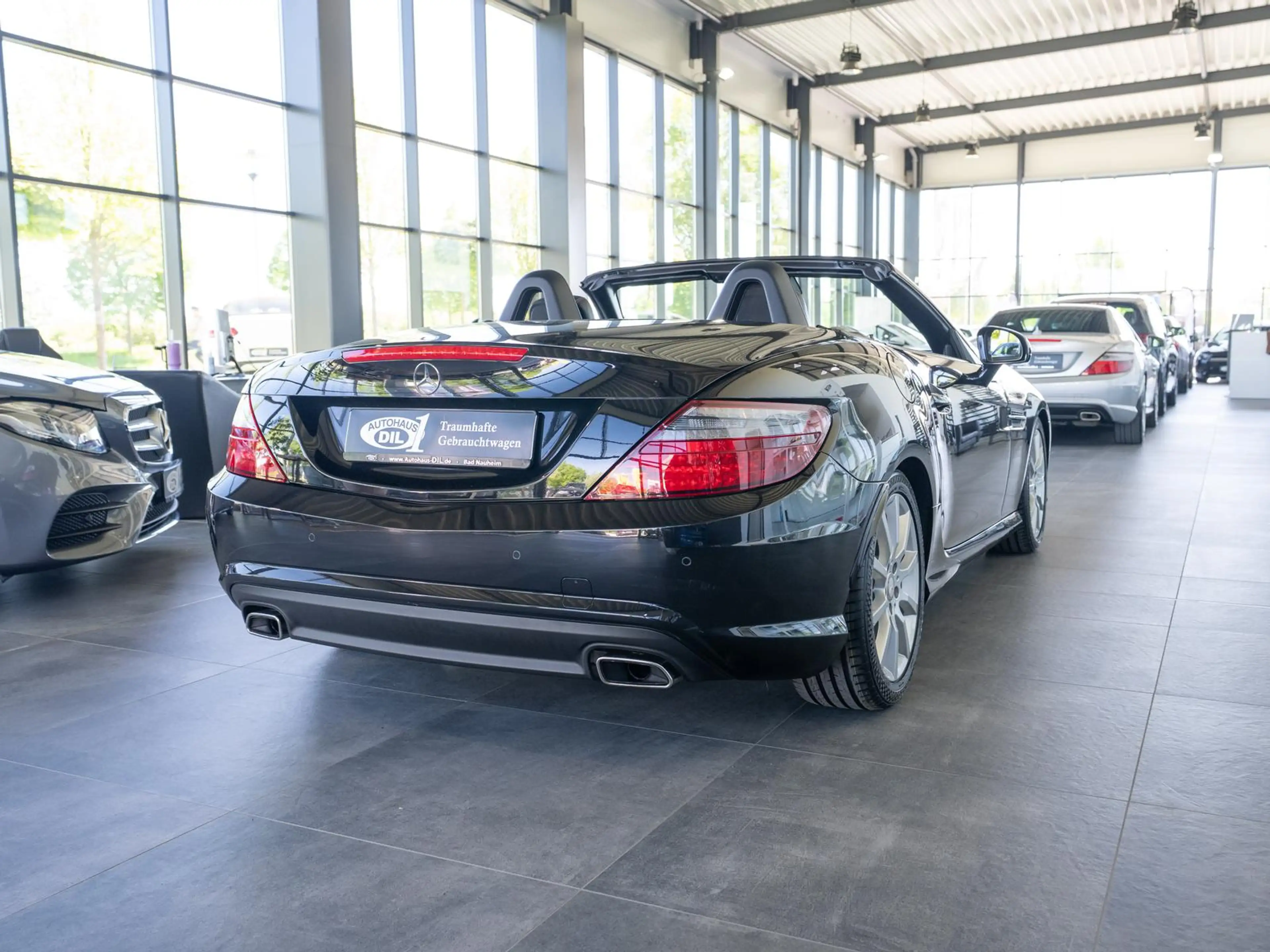 Mercedes-Benz SLK 200 *AMG*PANO*SCHECKHEFT*AIRSCARF*LEDER* — photo 7