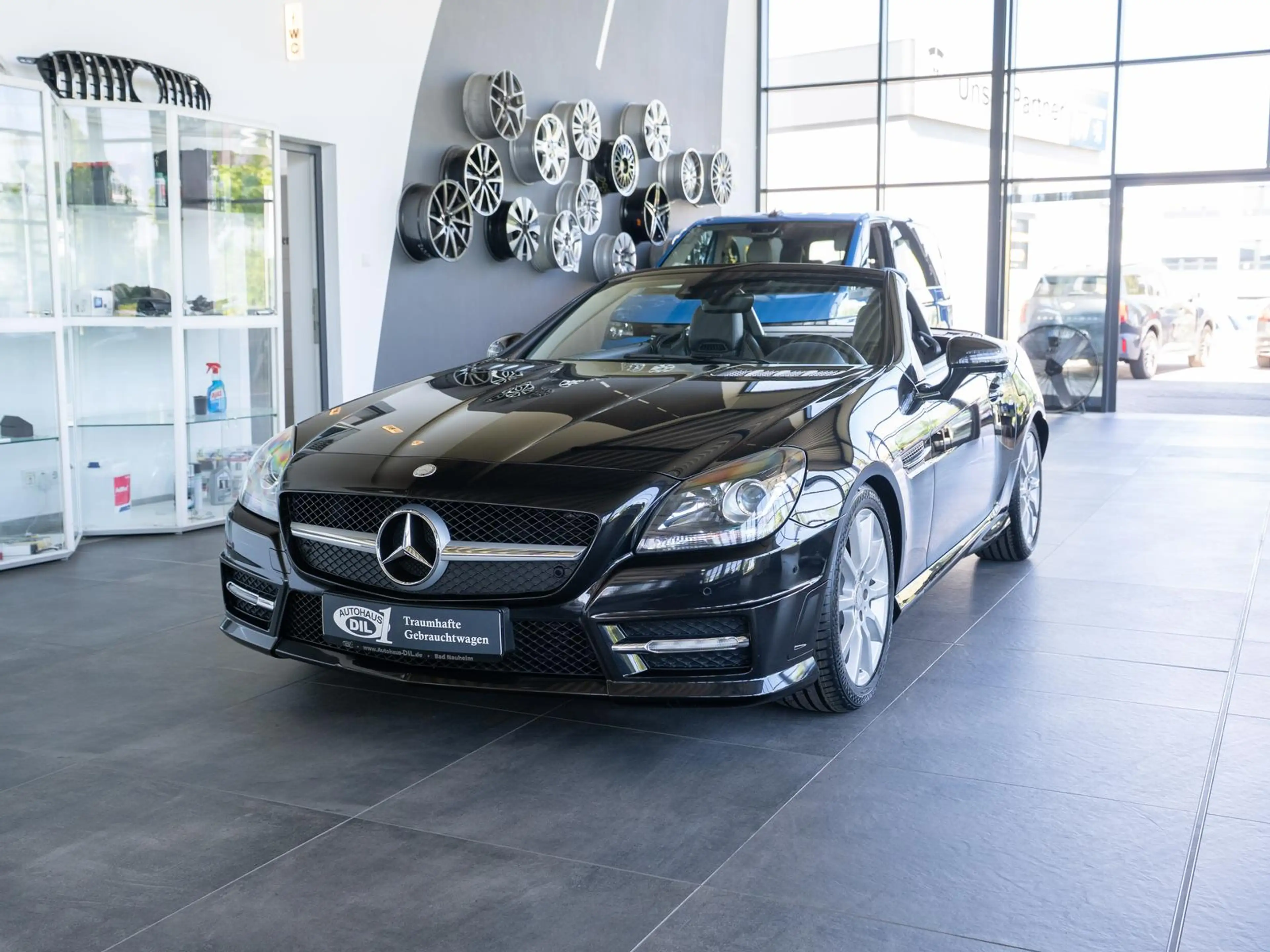 Mercedes-Benz SLK 200 *AMG*PANO*SCHECKHEFT*AIRSCARF*LEDER* — photo 4
