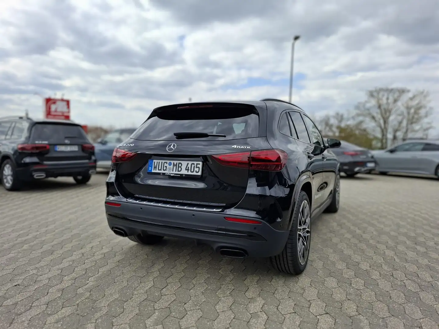 Mercedes-Benz GLA 220 4M AMG Night AHK/Pano/Tot/eleHeck/20"/Am Schwarz - 2