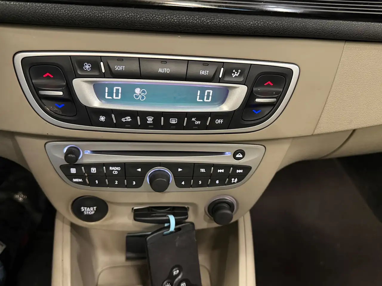 Renault Megane Coupé-Cabriolet — photo 11