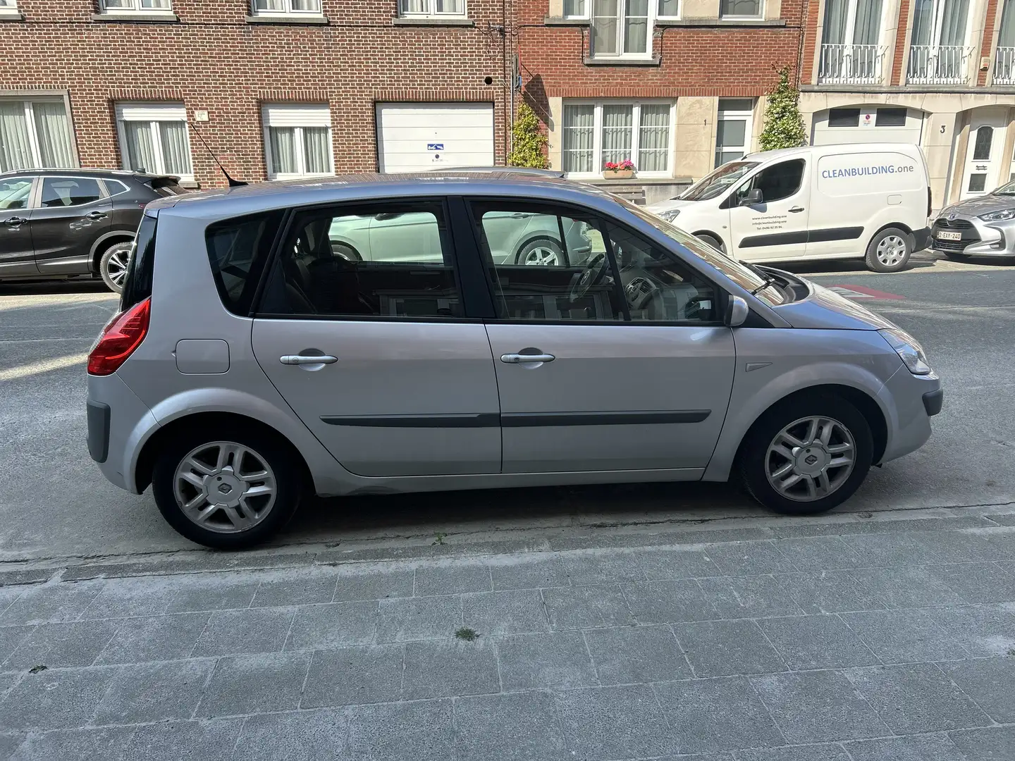 Renault Scenic 1.6i met 130000km navi airco - 2