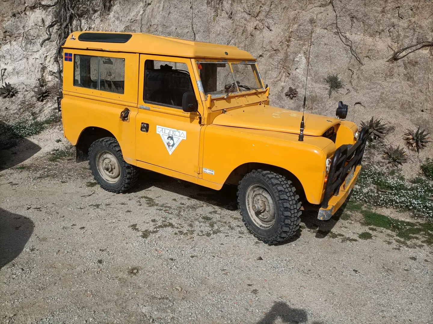 Land Rover santana Жовтий - 1