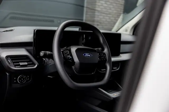 Ford E-Transit view 30