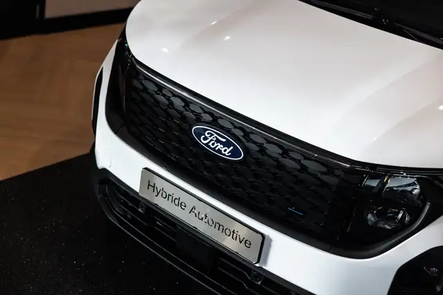 Ford E-Transit view 17