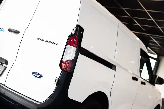 Ford E-Transit view 21