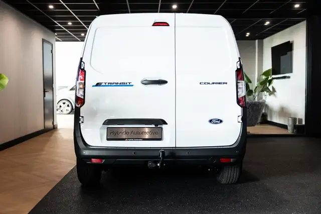 Ford E-Transit view 10