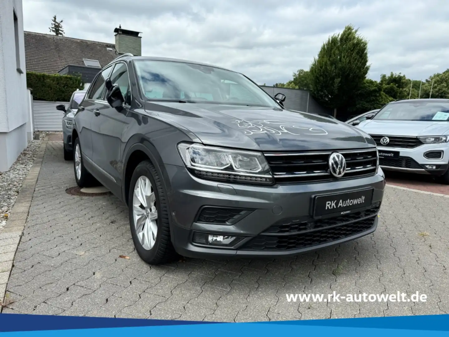 Volkswagen Tiguan IQ.DRIVE Start-Stopp 2.0 TDI AHK-klappbar Navi dig Gris - 1