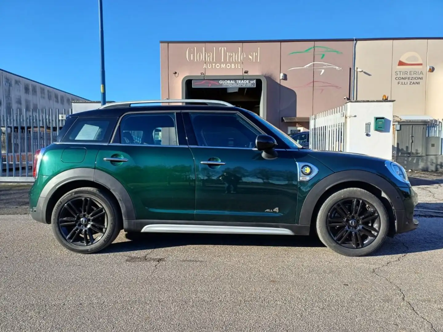 MINI Cooper SE Countryman 1.5 Hype ALL4 Automatica Verde - 2