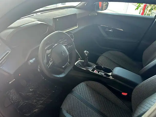 Peugeot 2008 view 7
