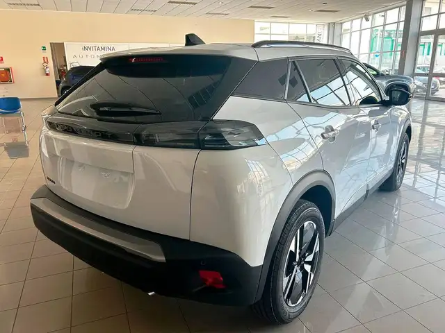 Peugeot 2008 view 4