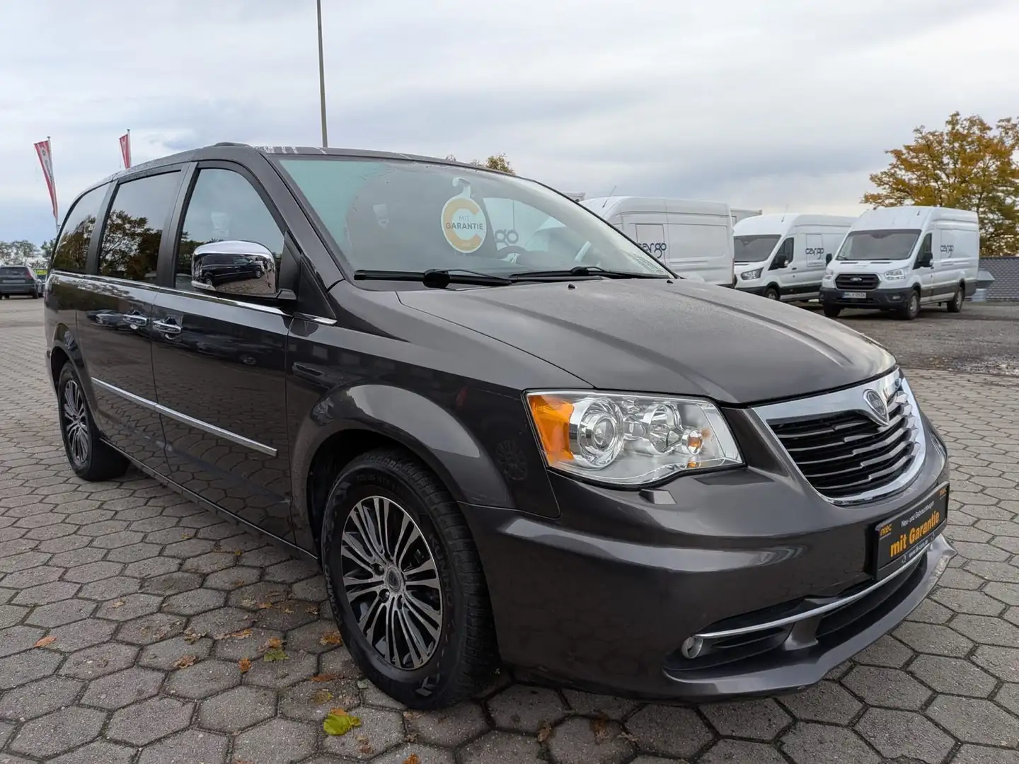 Lancia Voyager S 2.8 CRD 7 Sitze Xenon TÜV Neu+Garantie Grau - 2