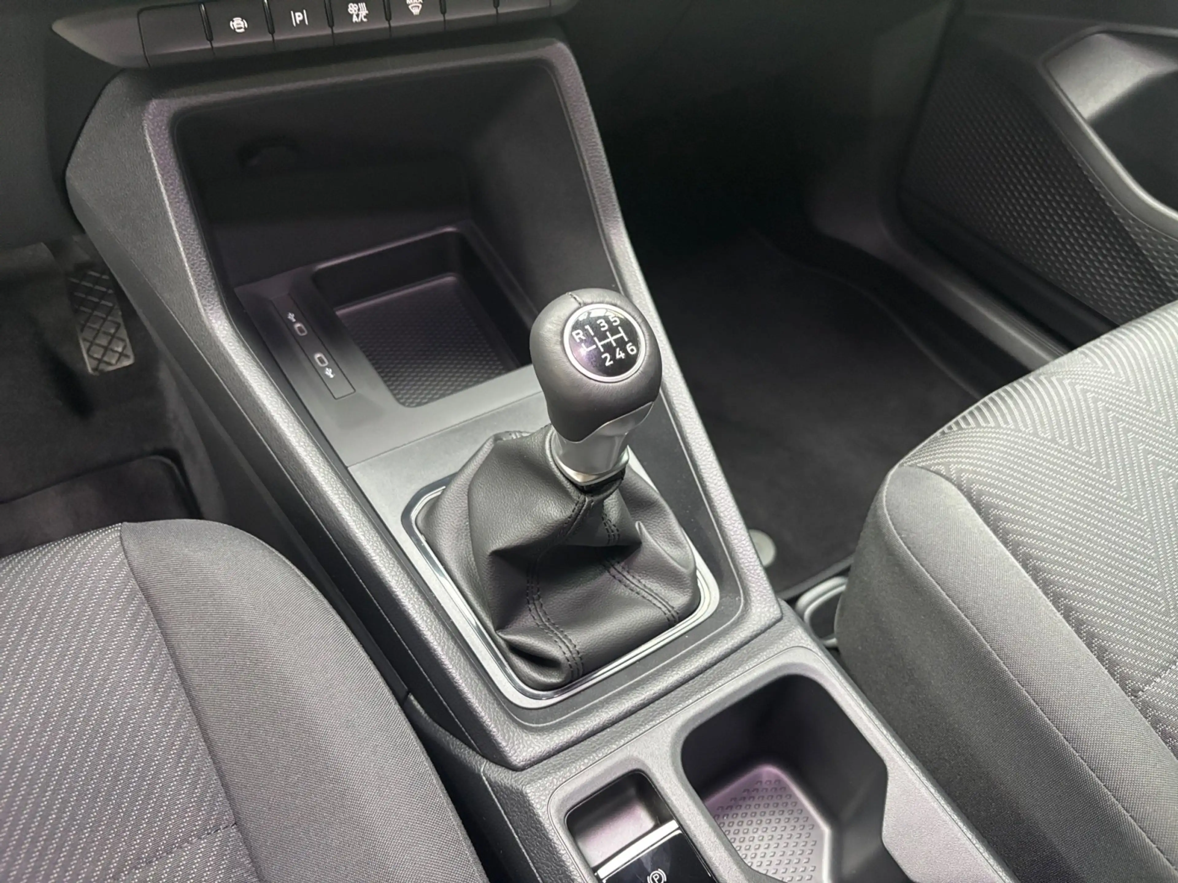 Ford Tourneo Connect 2.0 EcoBlue DSG Tempomat — photo 9