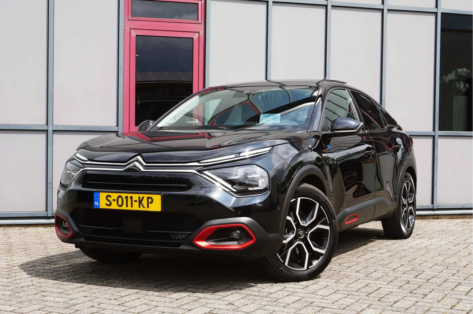 Citroen E-C4 Electric Shine 50 kWh SOH 95% ACC Panorama Zwart - 1