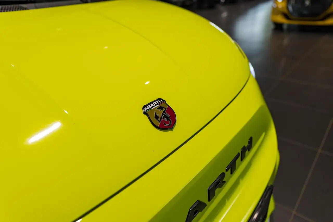 Abarth 500e 2024 — фото 9