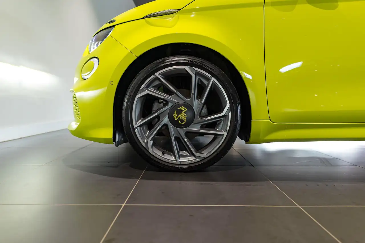 Abarth 500e 2024 — фото 11