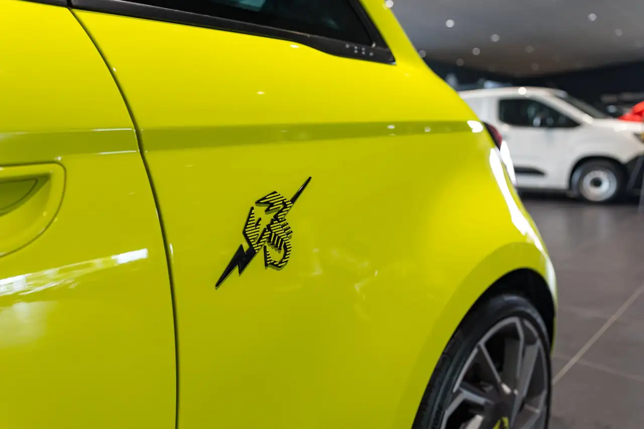 Abarth 500e 2024 — фото 12