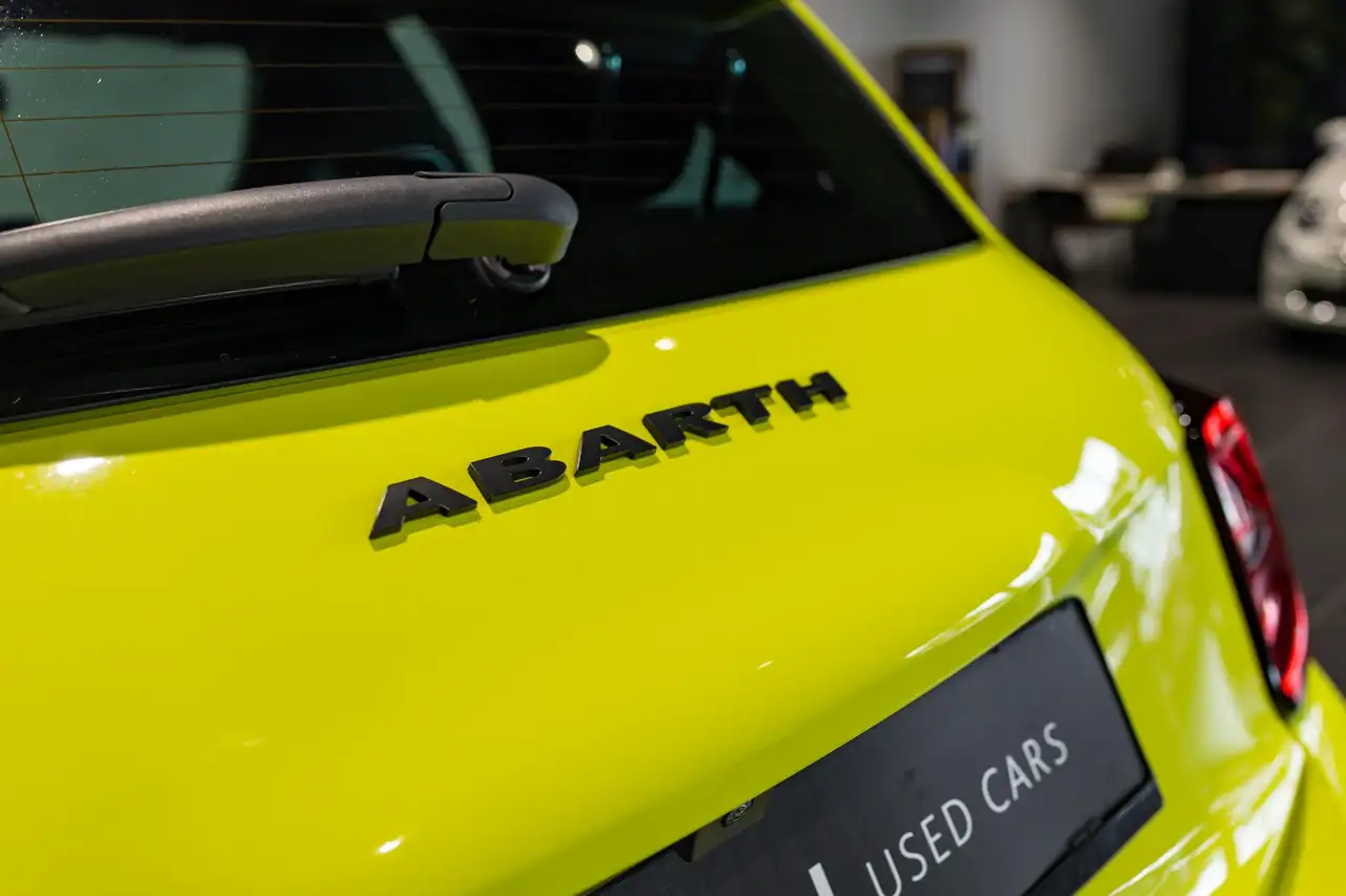 Abarth 500e 2024 — фото 13