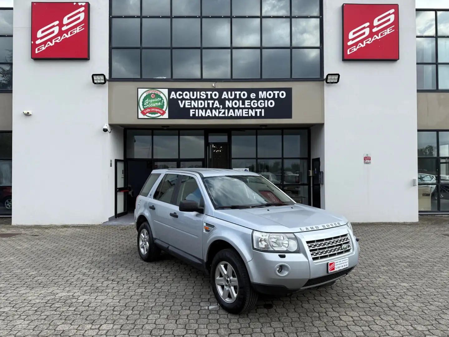 Land Rover Freelander Freelander 2.2 TD4 S.W. SE Grau - 1