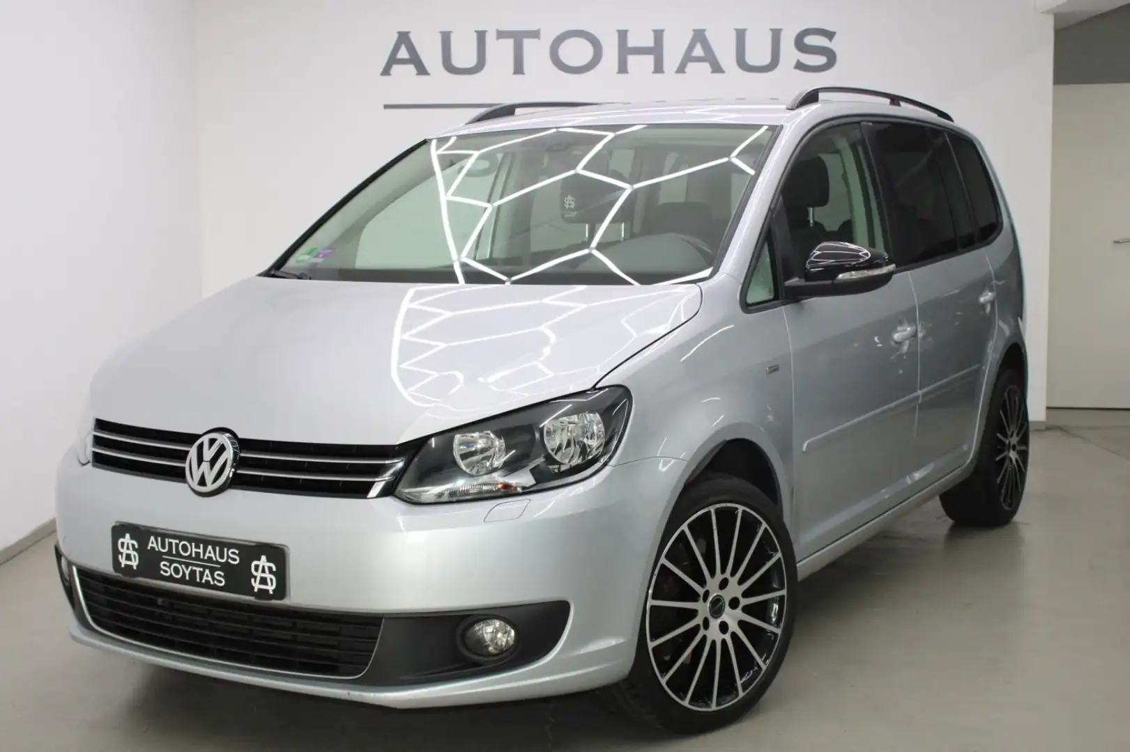 Volkswagen Touran Match BMT*DSG *NAVI *PDC *KLIMA *TEMPOMAT Plateado - 1