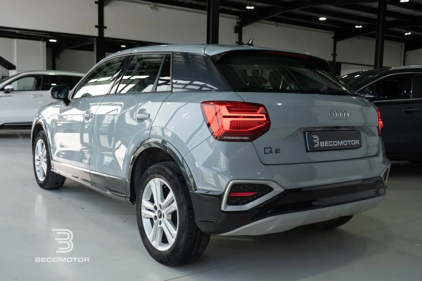 Audi Q2 30 TFSI 81kW Gris - 2