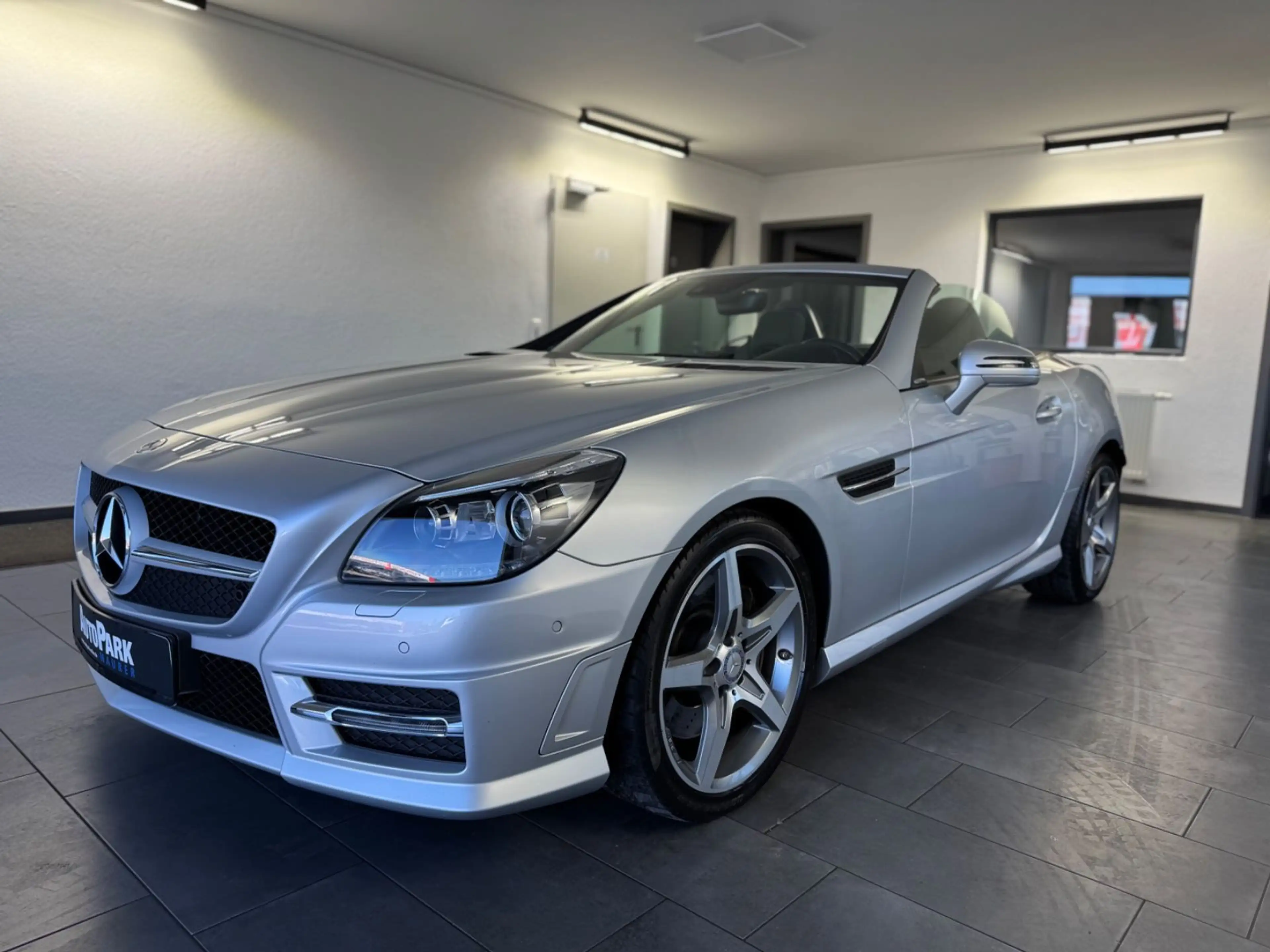 Mercedes-Benz SLK 350 AMG Carbon Look Edition*Pano*Xenon*ILS* — photo 2
