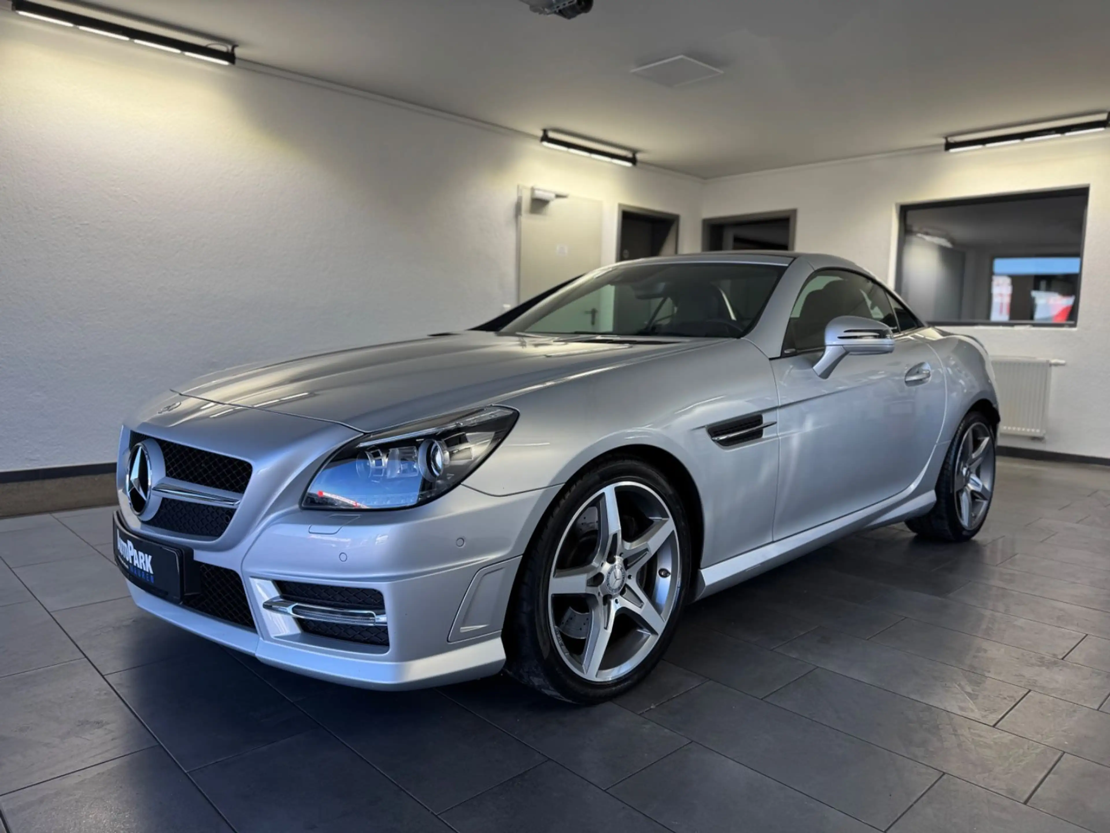 Mercedes-Benz SLK 350 AMG Carbon Look Edition*Pano*Xenon*ILS* — photo 3