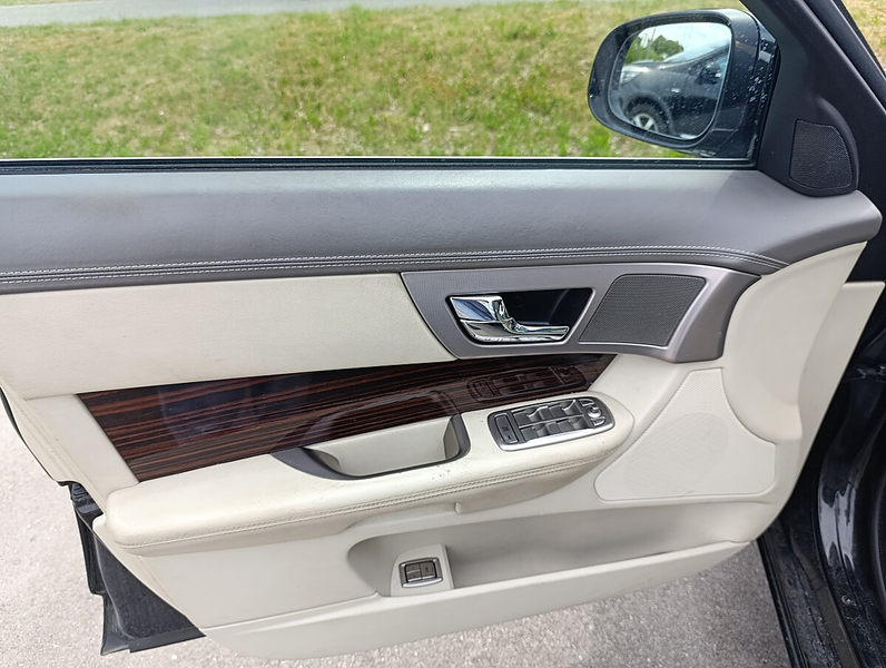 Jaguar XF 3.0 D V6 S Portfolio — photo 9
