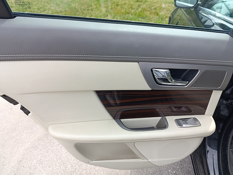 Jaguar XF 3.0 D V6 S Portfolio — photo 14