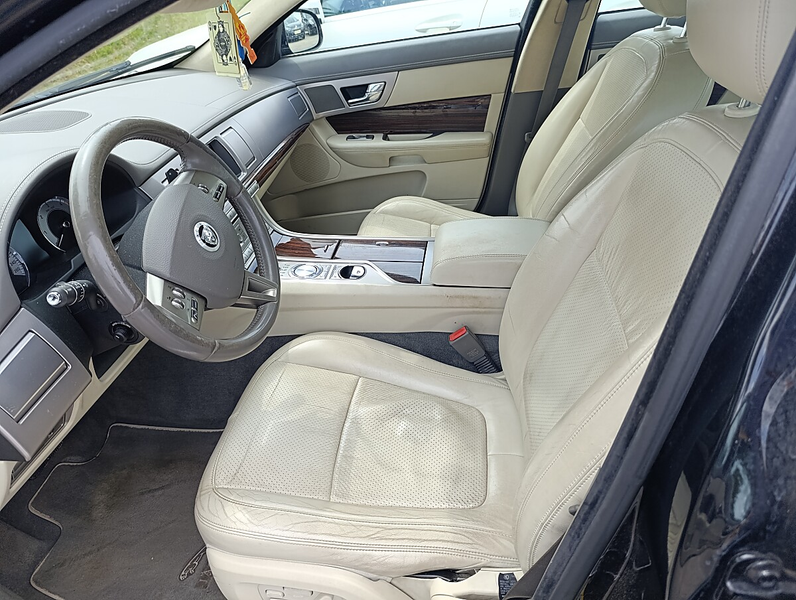 Jaguar XF 3.0 D V6 S Portfolio — photo 8