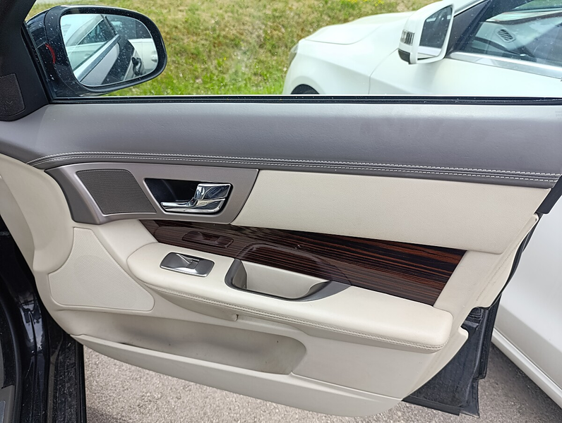 Jaguar XF 3.0 D V6 S Portfolio — photo 11