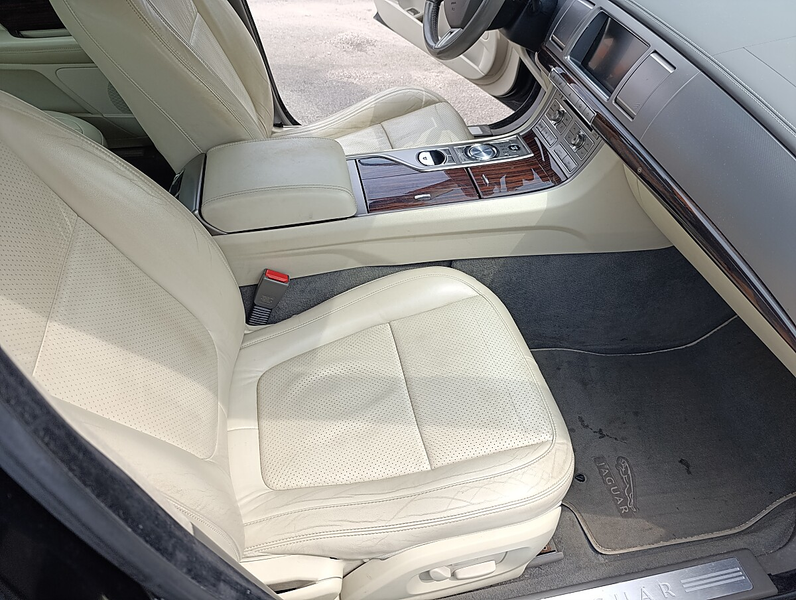 Jaguar XF 3.0 D V6 S Portfolio — photo 10