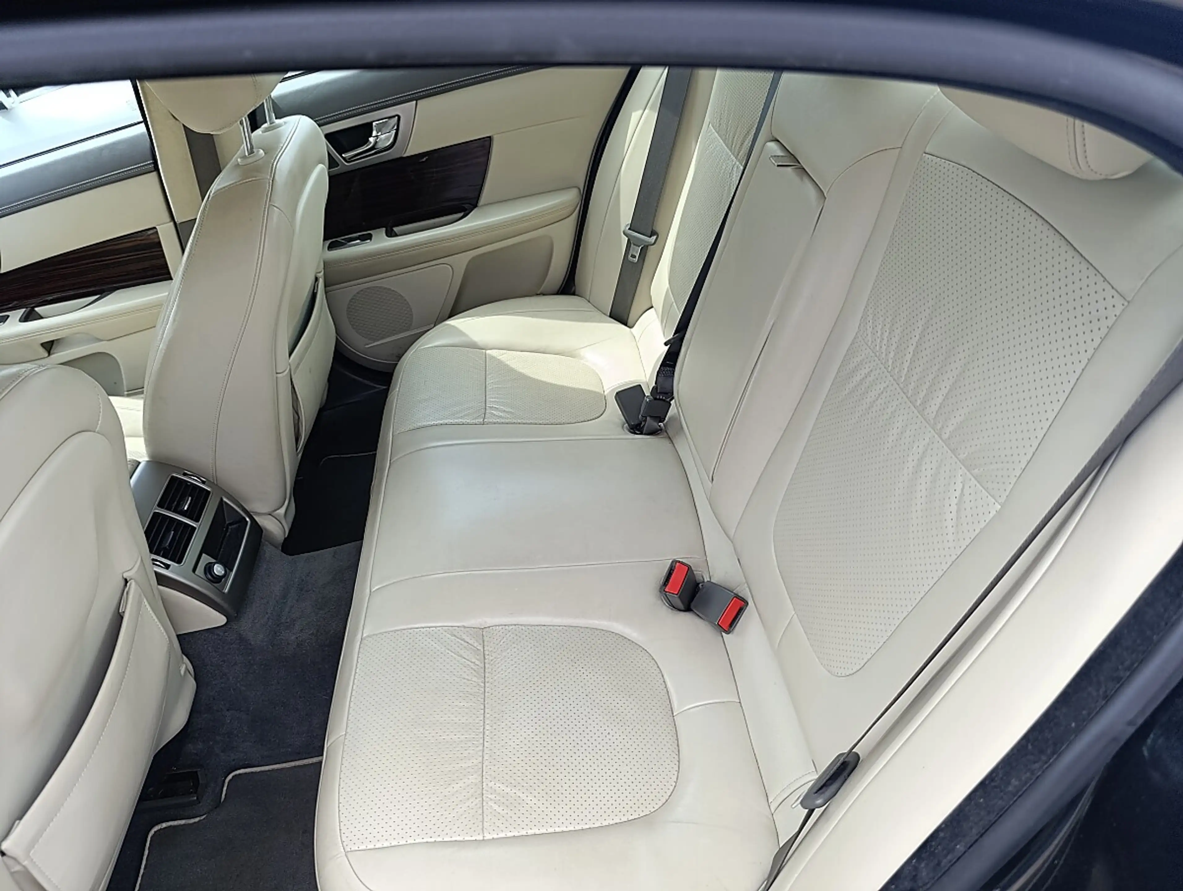 Jaguar XF 3.0 D V6 S Portfolio — photo 15