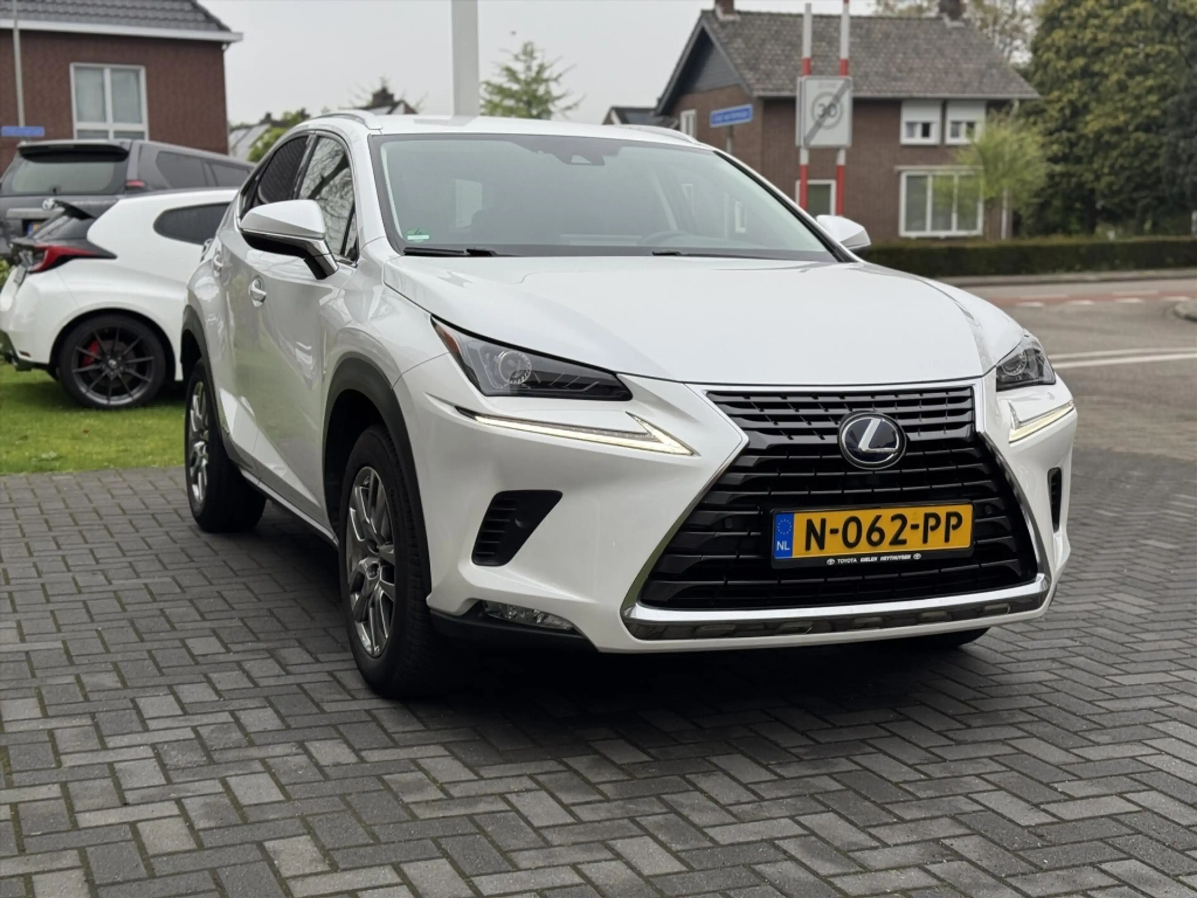 Lexus NX 300h AWD Luxury Line | Groot Scherm, Adaptive cruise co — photo 4