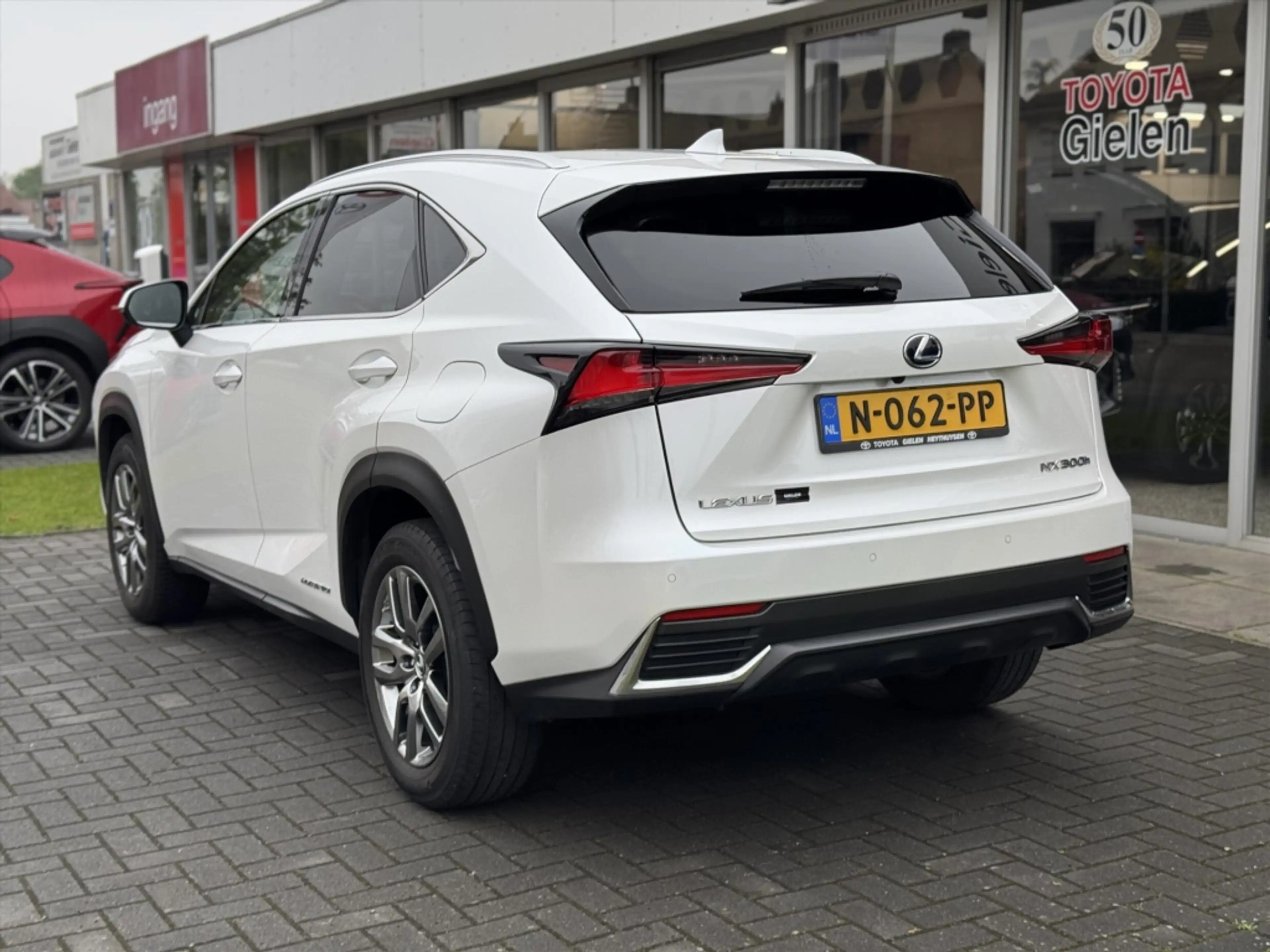 Lexus NX 300h AWD Luxury Line | Groot Scherm, Adaptive cruise co — photo 8