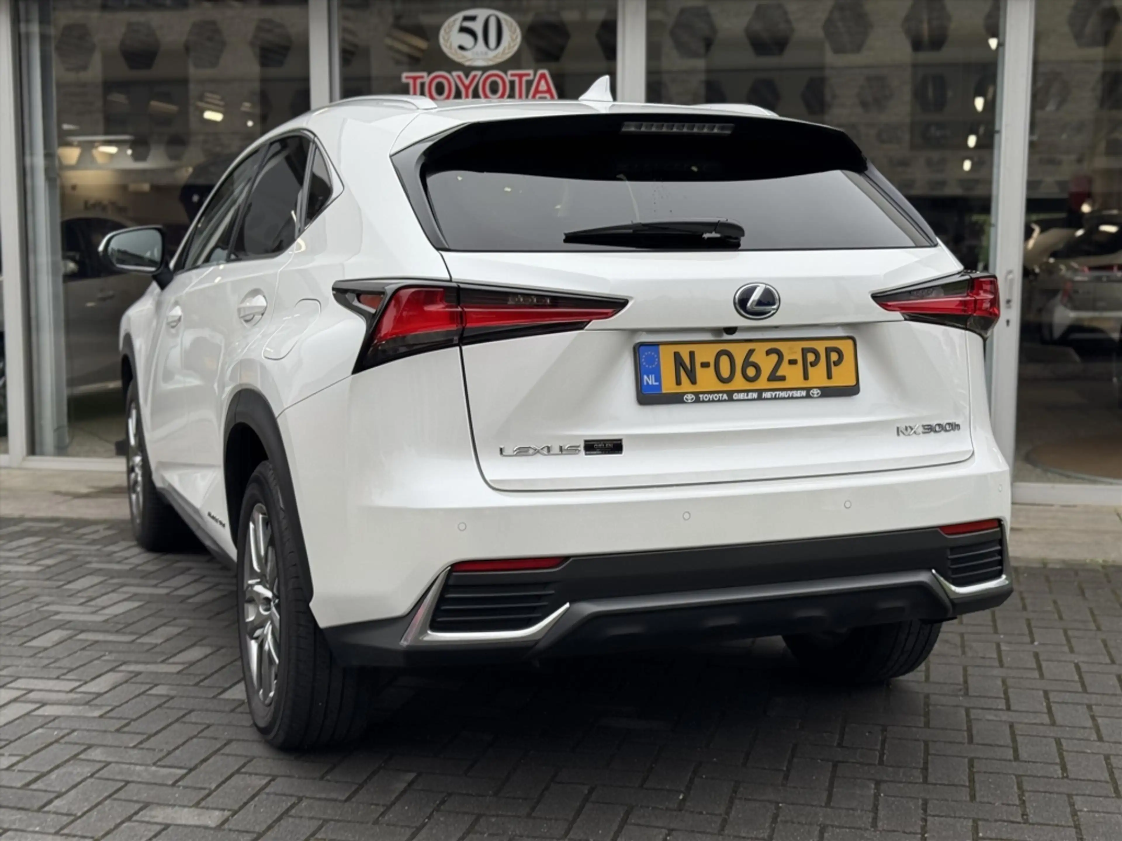 Lexus NX 300h AWD Luxury Line | Groot Scherm, Adaptive cruise co — photo 11